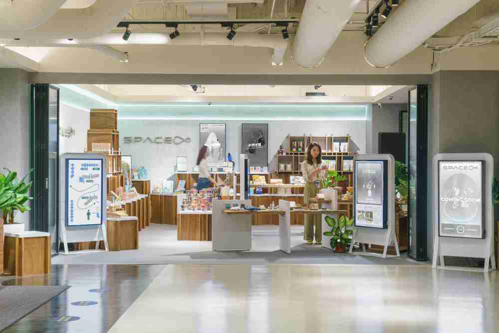 尊龙z6打造永续选物商店，，，，展示社企及社创商品，，，结合创利空间所开发的智能零售系统，，，，整合多元产品信息，，，让无人商店扮演公益行动的推手