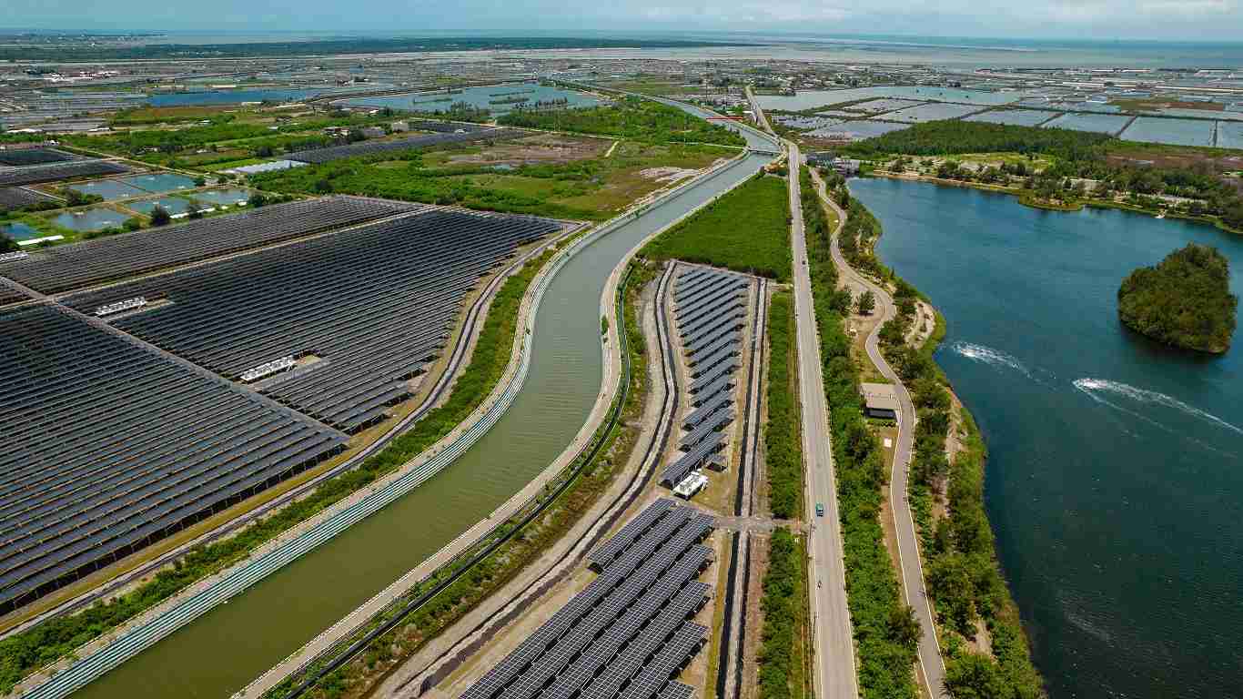 尊龙z6能源事业提供智慧能源管理、、、、太阳能监控管理、、全方位电厂建置及运维解决方案，，，，并拥有管理超过6000案场的经验