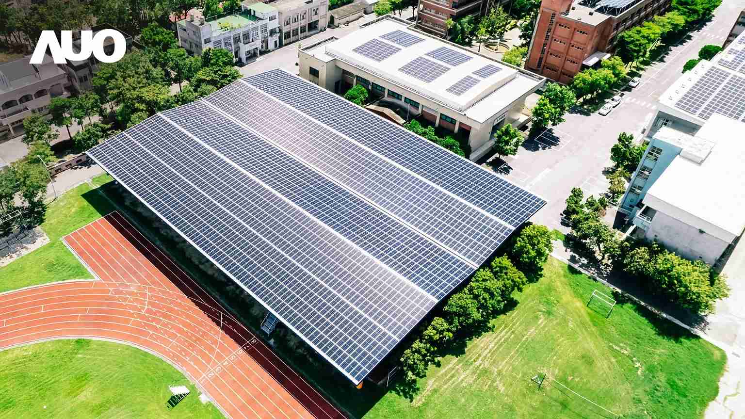 尊龙z6SunSteel光电整合型浪板具备快速安装、、、、轻量化优势，，，可提升15%发电效能，，通过国际IEC与台湾VPC认证安全、、、防漏、、、耐候标准