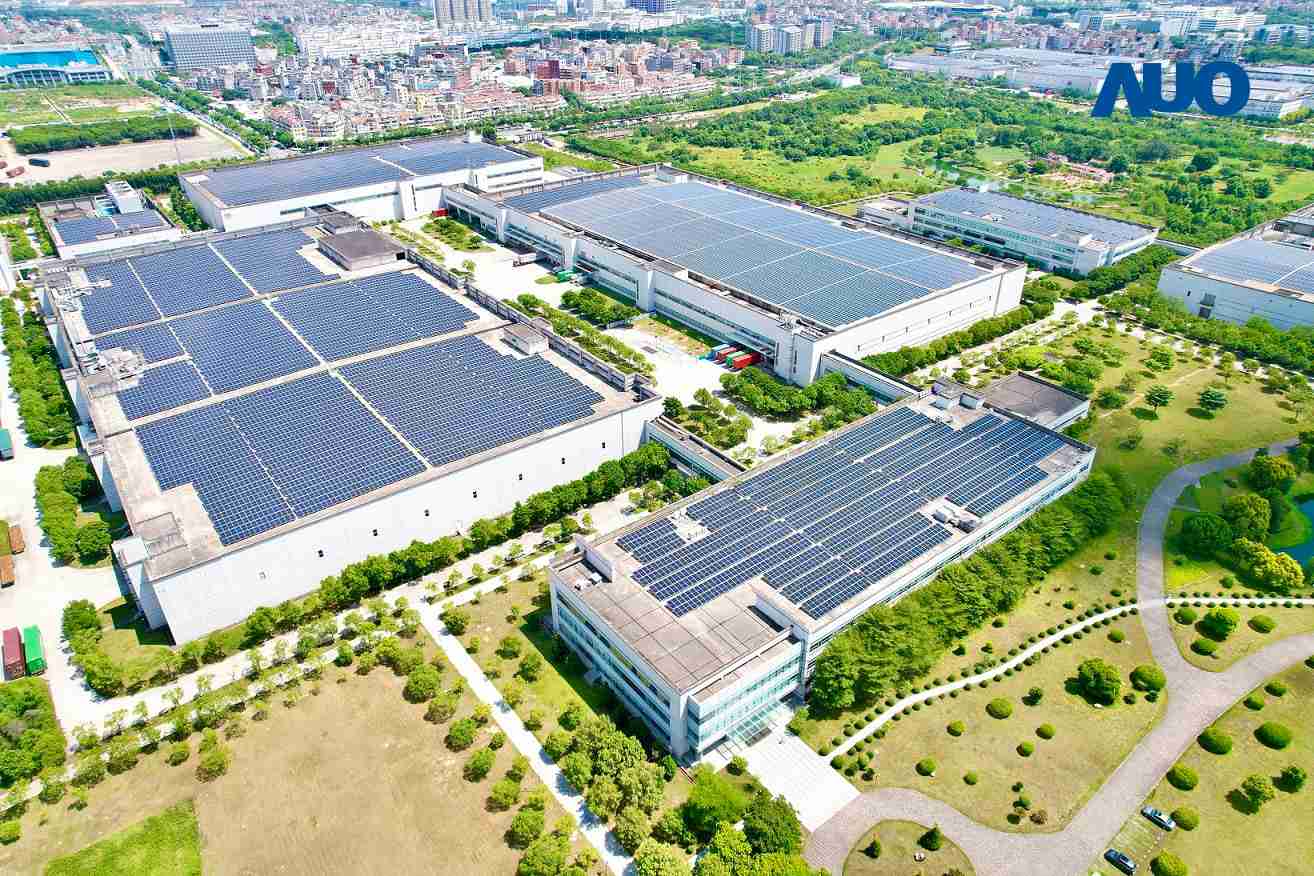 尊龙z6厦门推动智能制造同时，，透过绿电创能纵深推进绿色转型，，，厂区全屋顶铺设太阳能光伏板，，，，每年太阳能发电 2,600多万度